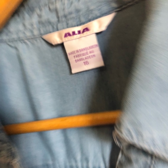 Chambray Shirt Size 16 Short Sleeves Button Up Embroidered Lyocell - Picture 5 of 6